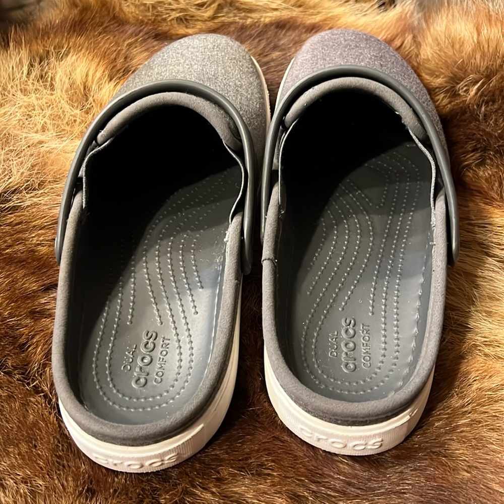 Crocs Gray Cloth White Sole Men sz M10 W12